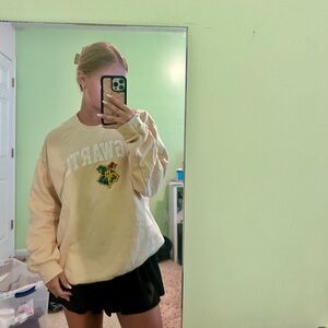 hogwarts crewneck small
